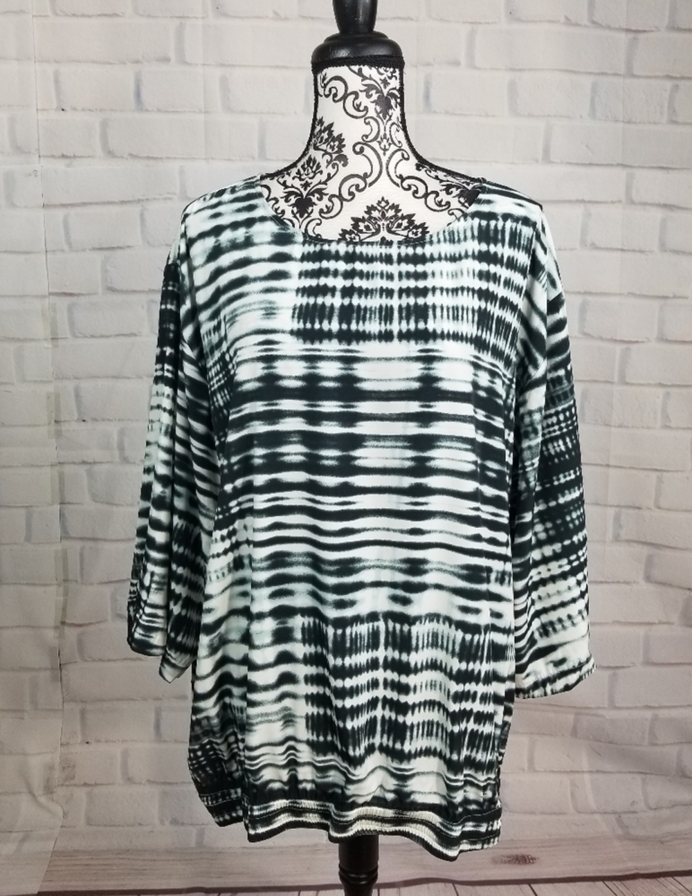 Chico's size 3 geo print popover top long sleeve